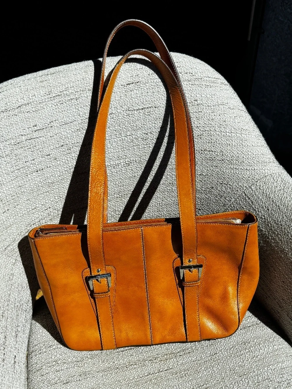VTG Etienne Aigner Vintage Cognac Leather Shoulder Bag/Tote with Horseshoe Fob